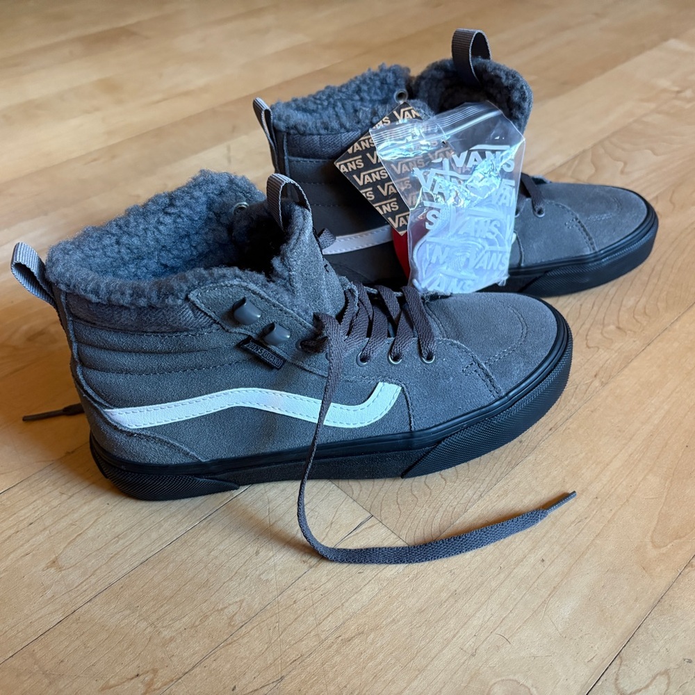 NEW size 4 boys Vans Filmore high top Sherpa lined sneakers